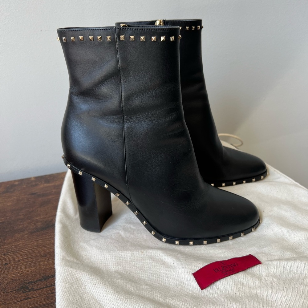 Valentino Rockstud Black Booties size 39